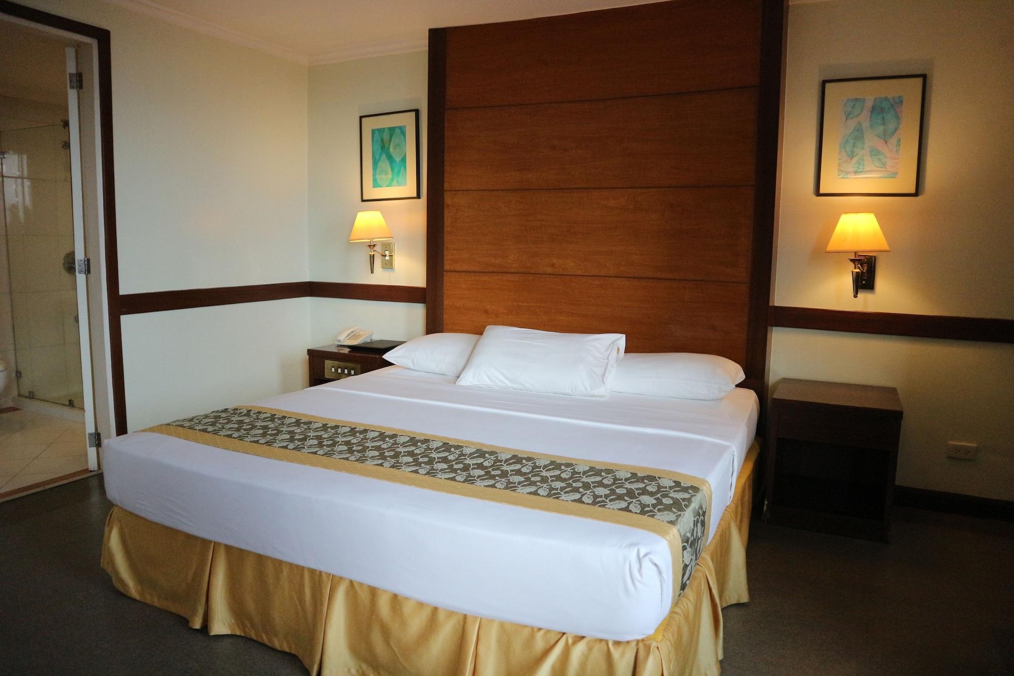 Iloilo Business Hotel Exterior photo