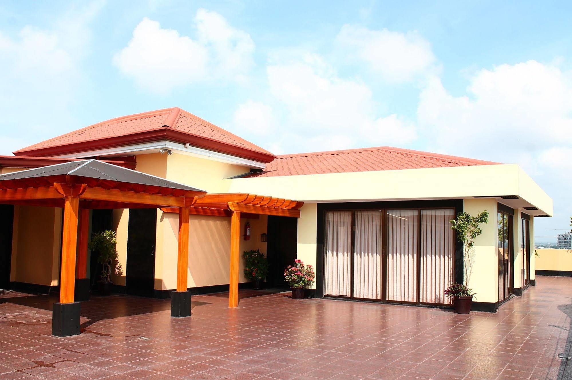 Iloilo Business Hotel Exterior photo